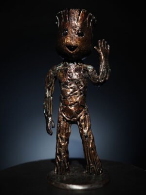 scultura di groot in ferro