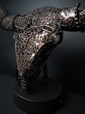 testa di toro in ferro con illuminazione led